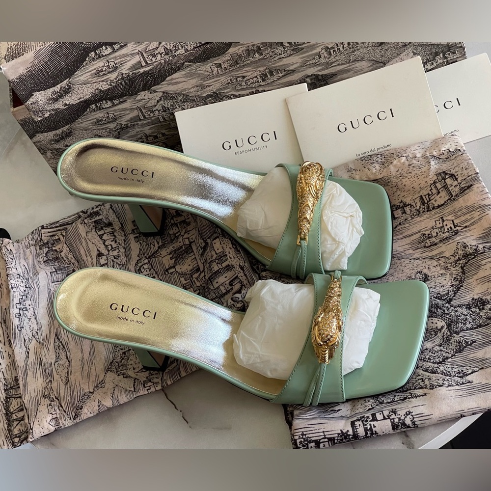Gucci green glossy tiger Dora toe slide sandals ( size7 )